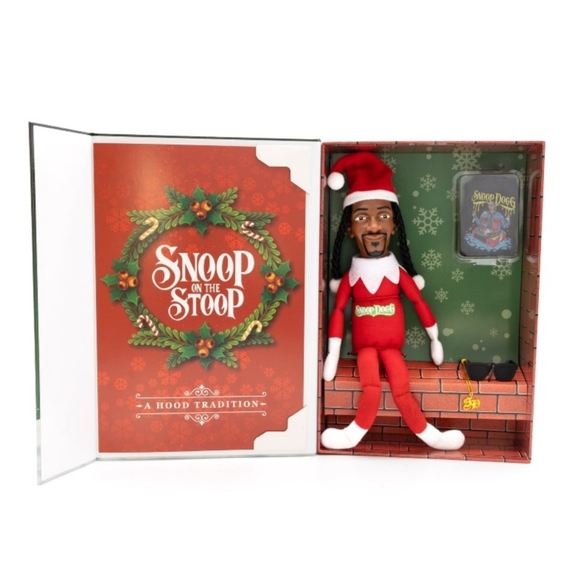 *Collectible* Snoop On The Scoop 12" Plush Figurine w/ Accessories (Not a Toy) - Picture 6 of 12
